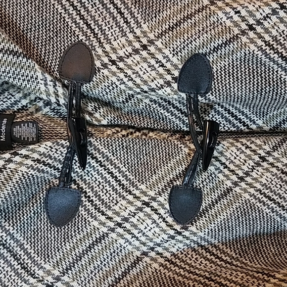 Modena Shawl - Picture 3 of 5